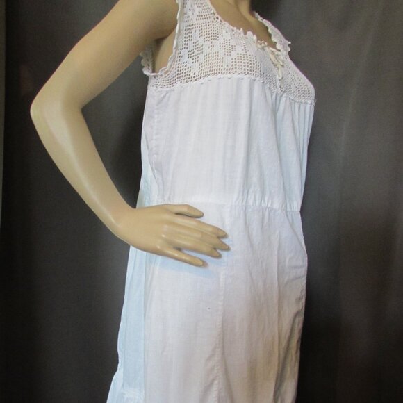 Vintage White Cotton Nightgown with Crochet Yoke and Flounce - Picture 7 of 12
